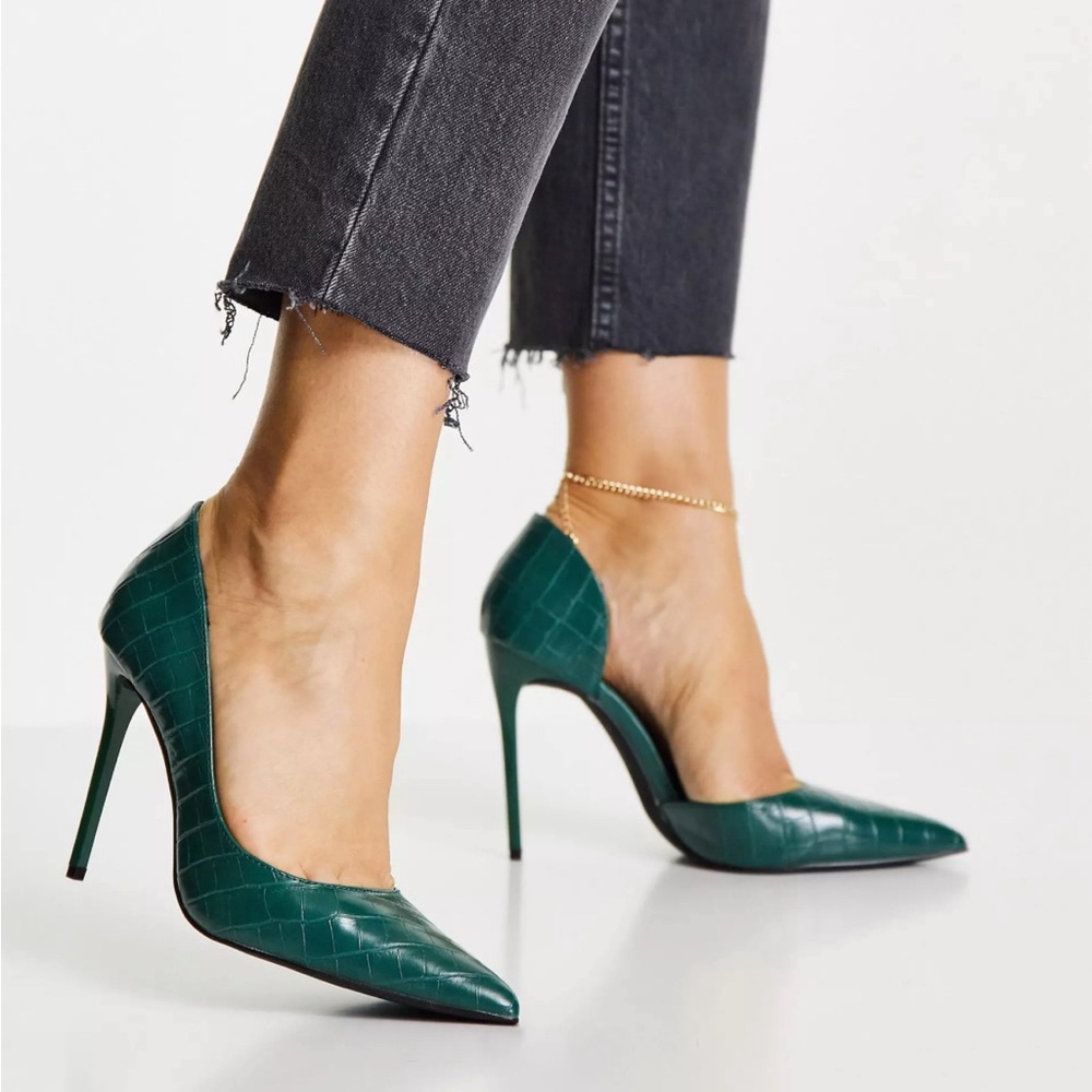 *NEW* Truffle Collection pointed stiletto heels in green snake / Size 9
